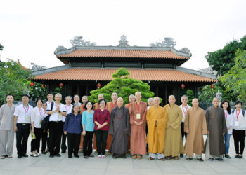 Ban Giám Hiệu Trường Sơ – Trung cấp Phật học tỉnh Long An tiếp đoàn Chư Tăng và Phật tử Phúc Trí Đài Loan