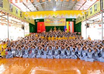 Chư Tôn đức Ban Hoằng pháp Trung ương thăm trường Hạ chùa Pháp Minh và tổ đình Linh Nguyên