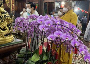 Nguyên Chủ Tịch nước Trương Tấn Sang dâng hương đầu năm Nhâm Dần tại chùa Pháp Minh