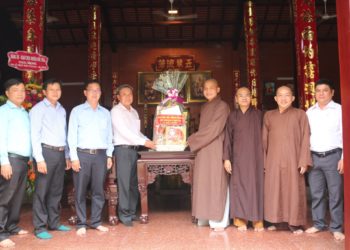 Lãnh đạo tỉnh Long An chúc mừng Phật đản PL 2566 đến Ban Trị sự GHPGVN huyện Đức Hòa