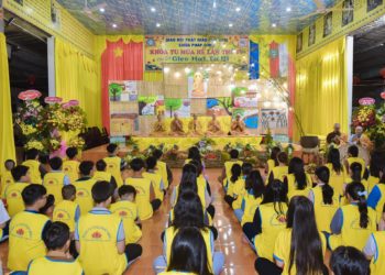 [Video] Lễ thắp nến tri ân hai đấng sinh thành, khóa tu mùa hè “Gieo hạt Từ bi” lần thứ IV năm 2022 tại chùa Pháp Minh