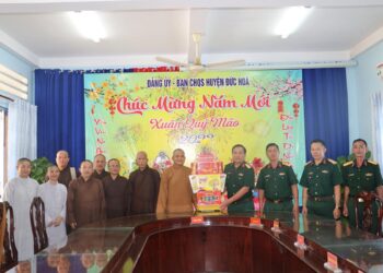 Ban Trị sự GHPGVN huyện Đức Hòa chúc tết Ban Chỉ huy Quân sự, Công an huyện và các xã trực thuộc huyện Đức Hòa