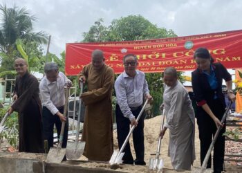 Đức Hòa: Ban Trị sự GHPGVN huyện phối hợp Ủy ban MTTQVN huyện khởi công xây dựng Nhà đại đoàn kết năm 2023 tại Thị trấn Hiệp Hòa