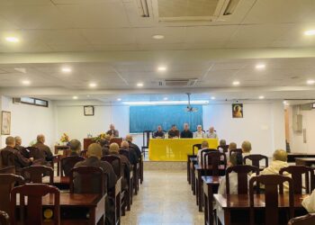 Ban Chủ nhiệm lớp Sơ cấp Phật học Long An sinh hoạt buổi đầu tiên với Tăng Ni khóa VIII