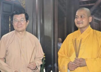 Nguyên Chủ tịch nước Trương Tấn Sang và phu nhân thăm viếng, dâng hương đầu xuân Quý Mão tại chùa Pháp Minh