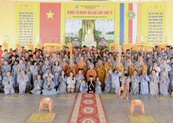 Trưởng lão Hoà thượng Viên Minh thuyết giảng Khoá tu Ngày an lạc lần 17 tại chùa Pháp Minh