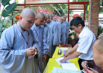 358 giới tử nhập Giới trường Đại giới đàn Đạt Pháp