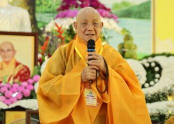 Trưởng lão Hòa thượng Thích Minh Thông khai đạo giới tử Đại giới đàn Đạt Pháp