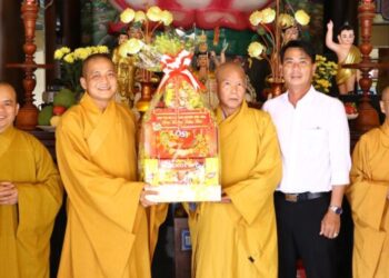 Phật giáo huyện Đức Hòa chúc tết các tự viện vùng thượng