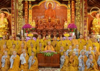 Đức Pháp chủ GHPGVN tưởng niệm Tổ sư Minh Phương Chơn Hương tại tổ đình Linh Nguyên