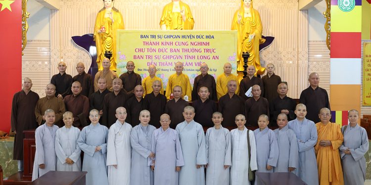 Ban Thường trực BTS GHPGVN tỉnh Long An thăm và làm việc tại Văn phòng BTS GHPGVN huyện Đức Hòa