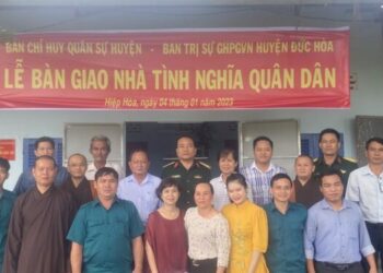 Đức Hòa: BTS Phật giáo huyện trao tặng nhà tình nghĩa quân dân tại xã Hiệp Hòa