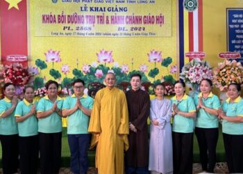 Đức Hoà: Ban Phụng sự Chùa Pháp Minh cúng dường trai phạn đến các trú xứ an cư kiết hạ