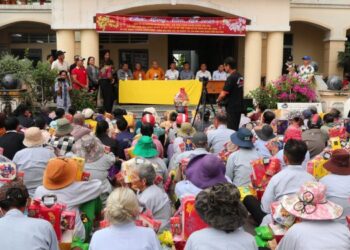 Đức Hoà: Phật giáo huyện và Uỷ ban MTTQVN huyện tổ chức chương trình “Tết cho người nghèo”