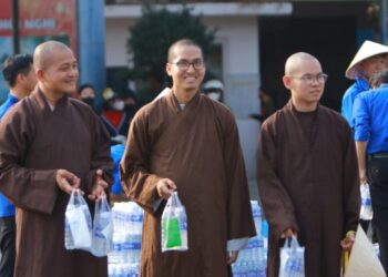 Đức Hòa: Các tự viện tiếp sức cho người dân về quê đón Tết Ất Tỵ 2025