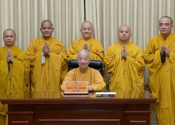 Ban Tổ chức Đại giới đàn Đạt Pháp đảnh lễ cung thỉnh Đức Pháp chủ chứng minh và quang lâm giới trường